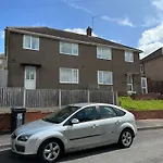 Langdale House - Group Stays Contractors & Families Long Or Short Stay - 5 Rooms 7 Beds 3 Bathrooms Kitchen, Free Wi-Fi & Parking
