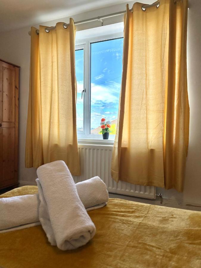 Langdale House - Group Contractors & Families Long Or Short - 5 7 Beds 3 Bathrooms Kitchen, Free Wi-fi & Parking *