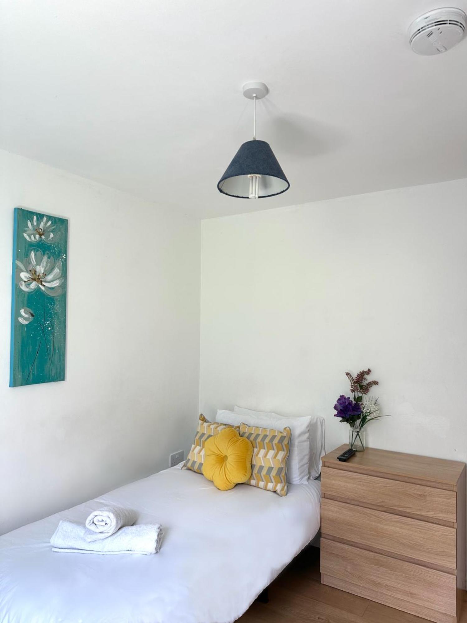 Hébergement de vacances Langdale House - Group Contractors & Families Long Or Short - 5 7 Beds 3 Bathrooms Kitchen, Free Wi-fi & Parking *